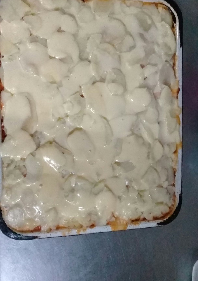 Una foto de Lasagna con capas de papa