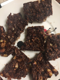 Una foto de Barritas de merienda saludable, chocolate puro, cacahuete, avena