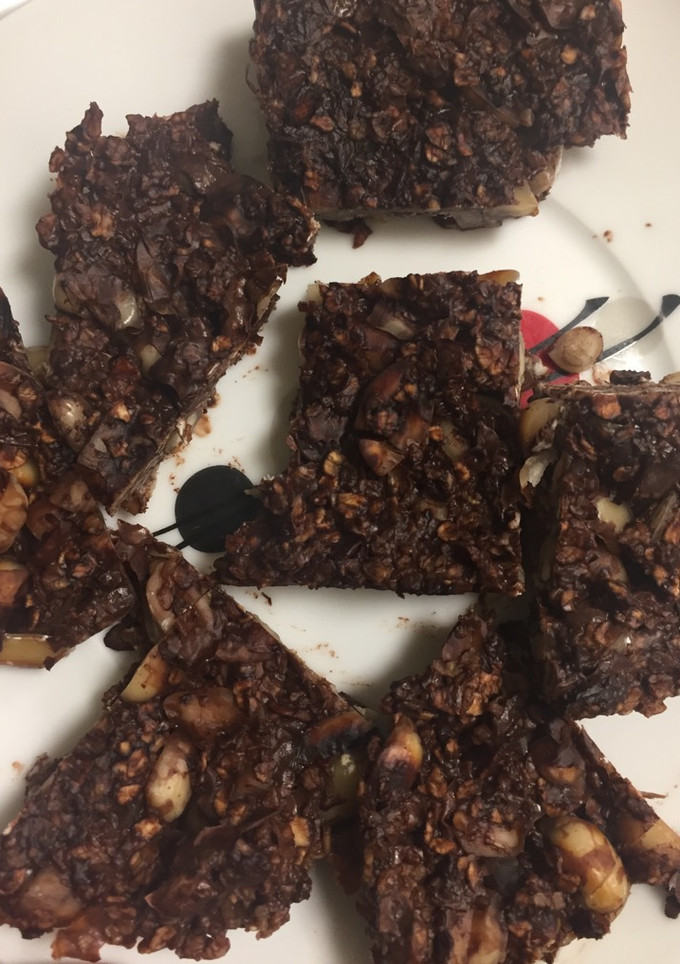 Una foto de Barritas de merienda saludable, chocolate puro, cacahuete, avena