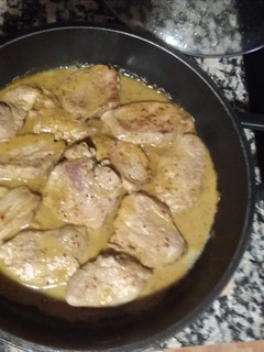 Una foto de Solomillo de cerdo a la mostaza con cebolla caramelizada