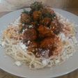 Pasta con Mini Albóndigas en salsa