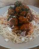 Pasta con Mini Albóndigas en salsa
