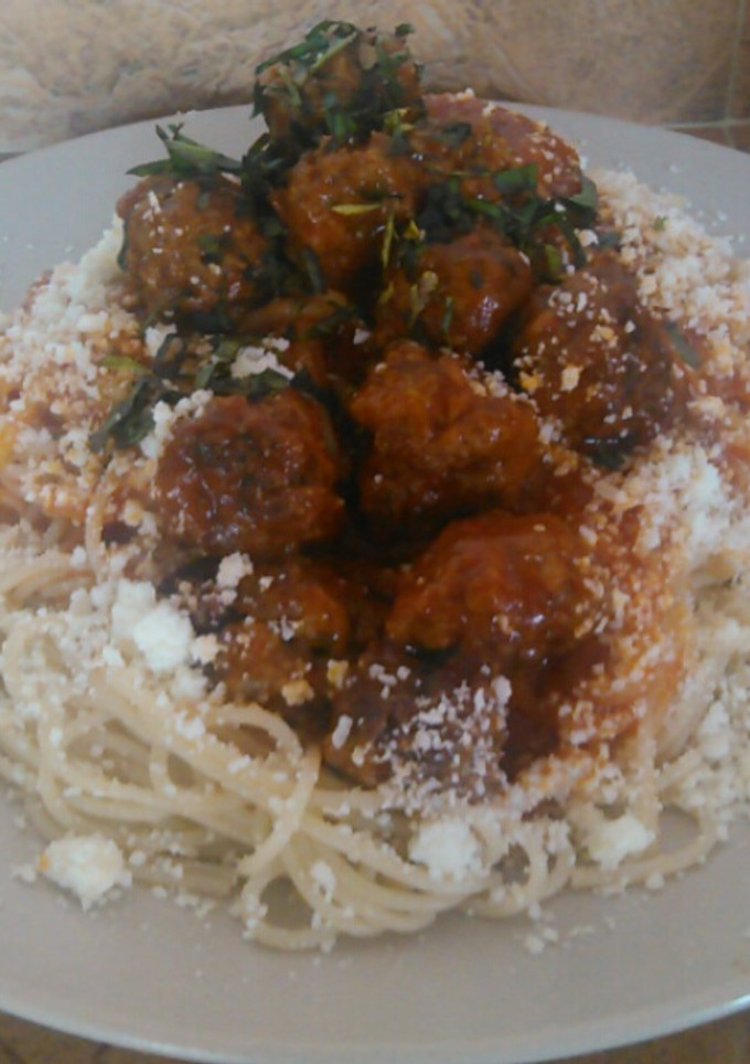 Una foto de Pasta con Mini Albóndigas en salsa