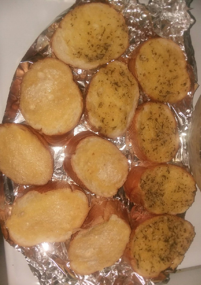 A picture of Simple Garlic bread.