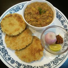 A picture of Biscuit Bhakhari with Dal fry.