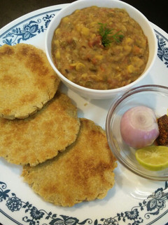 A picture of Biscuit Bhakhari with Dal fry.