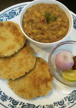 A picture of Biscuit Bhakhari with Dal fry.