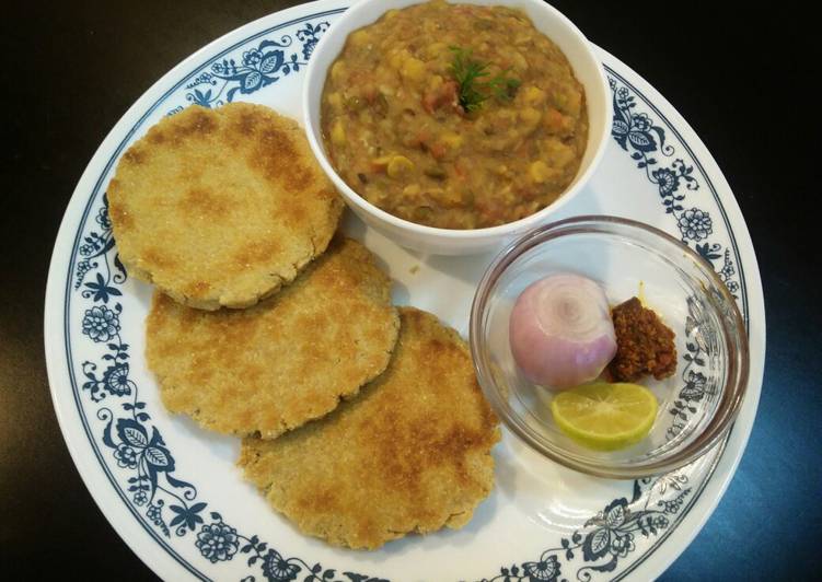 Biscuit Bhakhari with Dal fry
