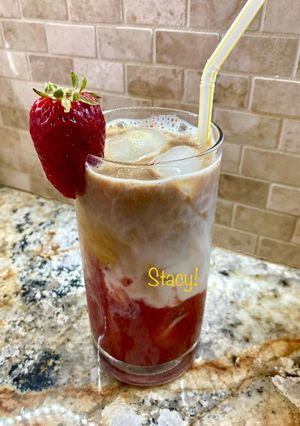 A picture of Iced Strawberry Latte (Strawberry Coffee).