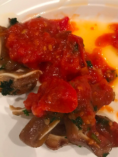 Una foto de Oreja con salsa de tomate
