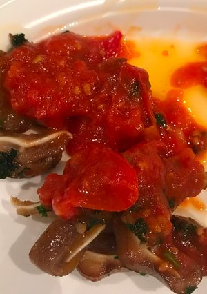 Una foto de Oreja con salsa de tomate