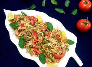 A picture of Thai Green Papaya Salad.