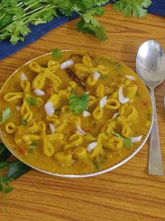 दाल ढोकली (dal dhokli recipe in Hindi) रेसिपी मुख्य फोटो
