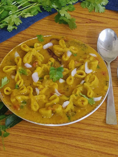 दाल ढोकली (dal dhokli recipe in Hindi) रेसिपी मुख्य फोटो