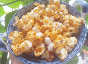 Hình của món Bắp rang bơ vị caramen.