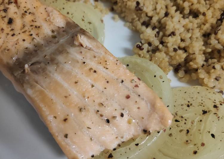 Salmón con cebolla al vapor (microondas)