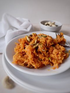 गाजर का हलवा (Gajar ka halwa recipe in Hindi) रेसिपी मुख्य फोटो