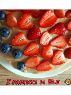 Foto di Torta pan di Spagna con crema caffè e frutti di bosco