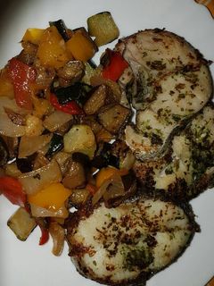 Una foto de 312. Merluza con verduras PL