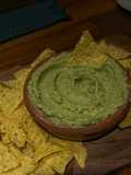 Hummus de palta súper cremoso con nachos