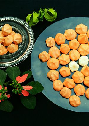 A picture of Egg whites cookies(meringue cookies) baked in pateela oven.