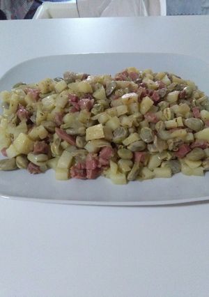 Foto principal de Habas con jamón y patata