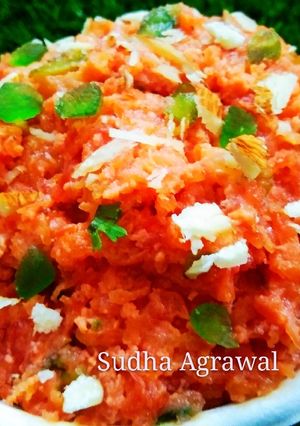 गाजर का हलवा (gajar ka halwa recipe in Hindi) रेसिपी मुख्य फोटो