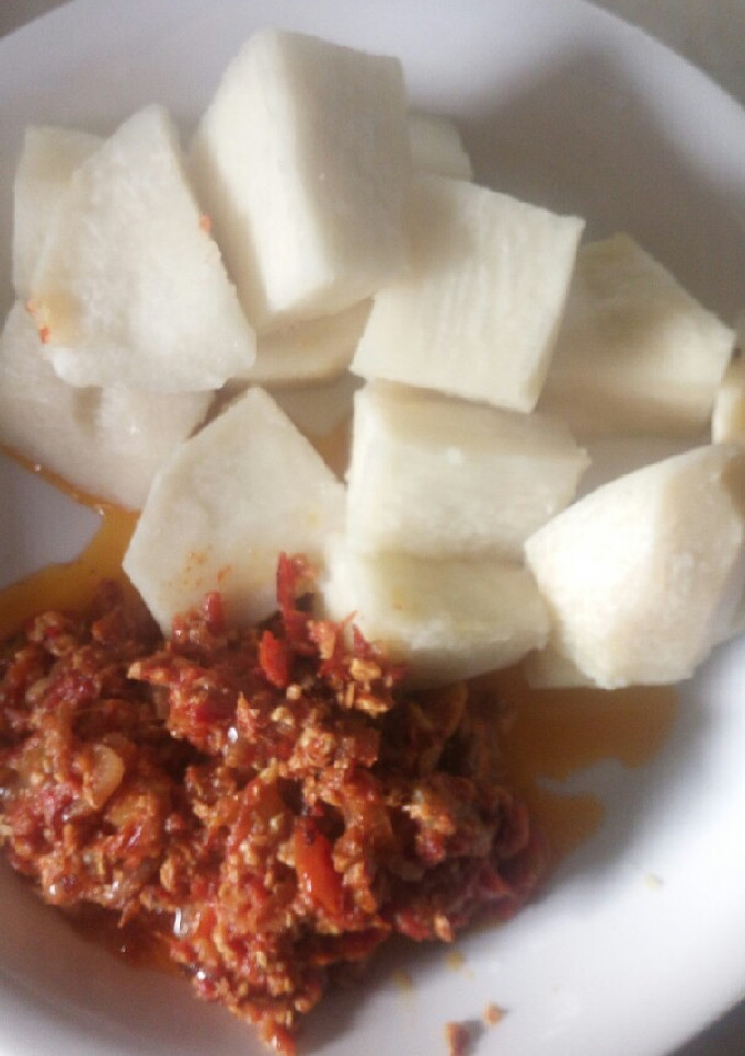 A picture of Boiled yam and Egg source.