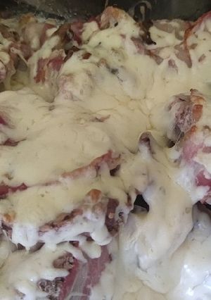 Sajtos, gombás, baconbe tekert sertéshús recept fotója