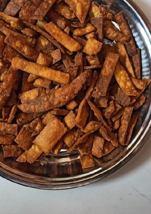 A picture of Namak Pare.