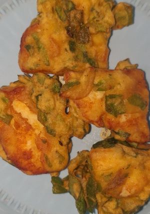 A picture of Palak paneer pakoras.