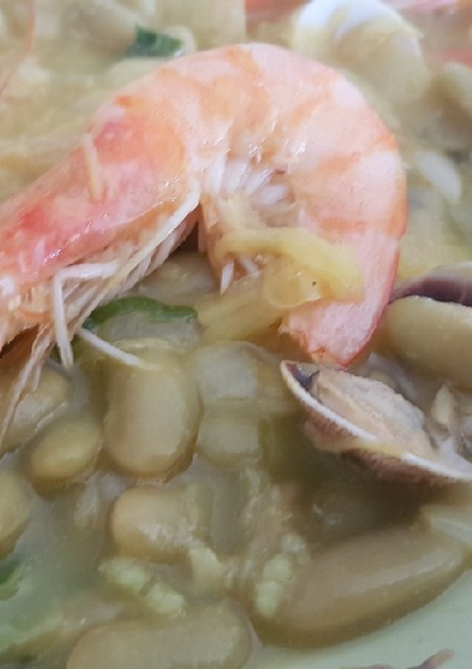 Una foto de Verdinas con langostinos y chirlas