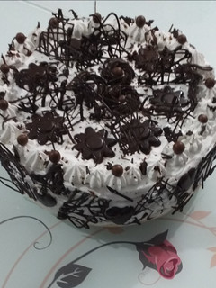 صورة لوصفة طورطة الغابة السوداء 🌹