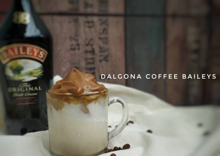 Bagaimana Membuat Dalgona Coffee Baileys Anti Gagal