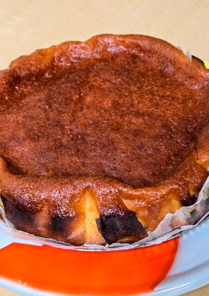 Una foto de Pastel de yogur natural 🍶Torta o tarta de yogur 🍶pocos ingredientes, fácil y mucho calor de horno