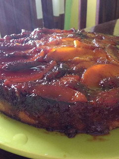 Una foto de Torta de durazno invertida