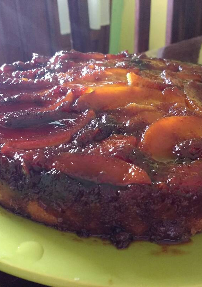 Una foto de Torta de durazno invertida