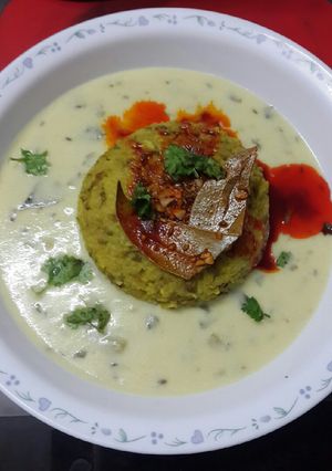 A picture of Gujarati kadi and khichdi.