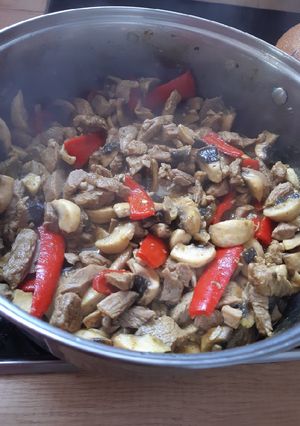 Gombás, currys ragu recept fotója