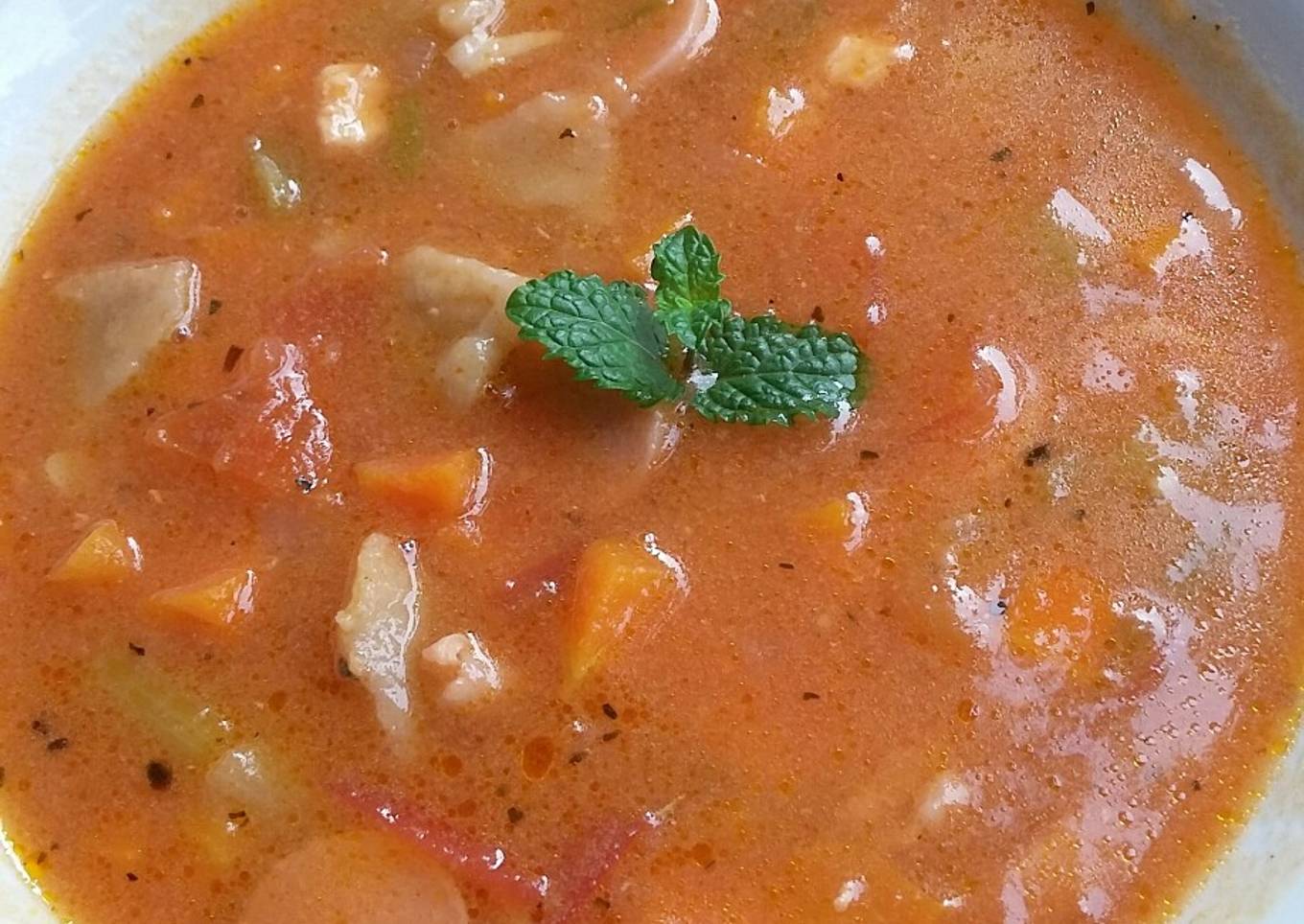 Soup merah ayam, sosis dan bakso