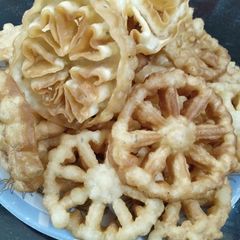 A picture of Rose cookies.