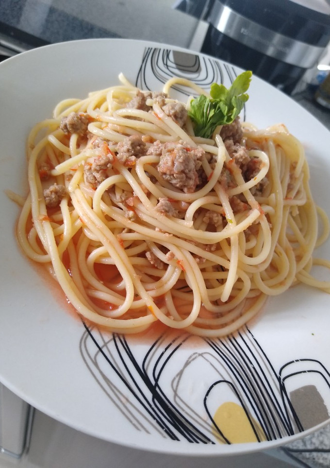 Una foto de Spaghetti rojo con carne molida!! 🤤