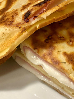 Una foto de Creps de jamón y queso
