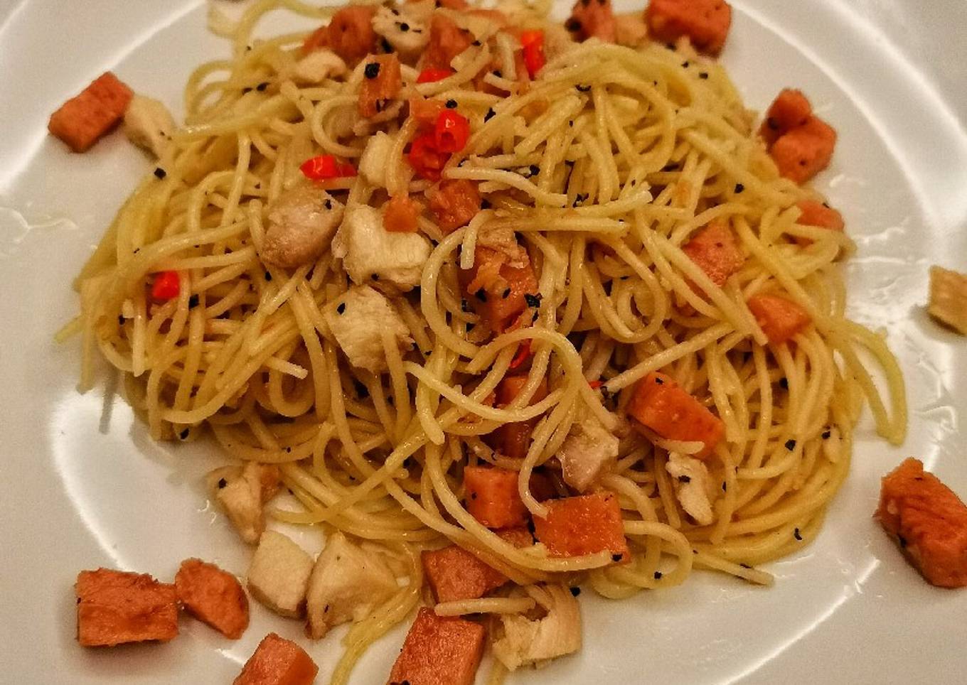 Chicken and Maling Spaghetti Aglio Oglio