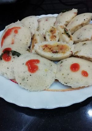 A picture of Stuffed idli.