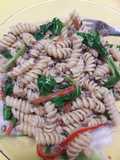 Fideos integrales en sartén