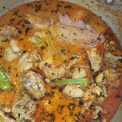 A picture of Mughlai chicken handi.