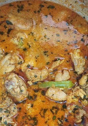 A picture of Mughlai chicken handi.