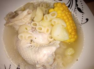 Una foto de Sopa de Pollo Liviana