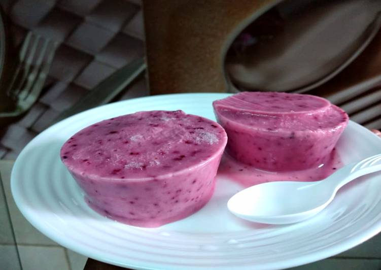 How to Make Delicious Easy Mixed Berry Frozen Yoghurt (froyo)